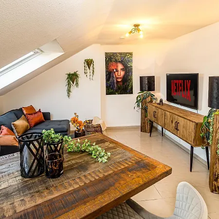 Apartment By Junik *